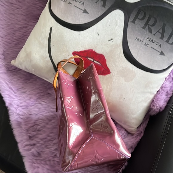 Louis Vuitton Reade PM Purple Vernis
Leather Hand Bag - Picture 10 of 16